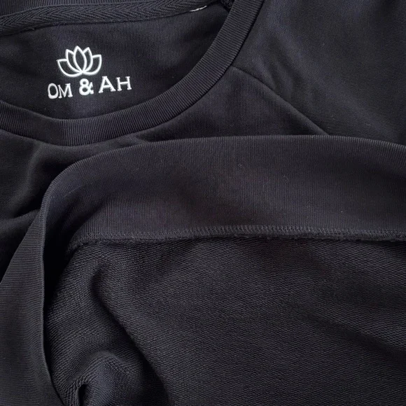NWOT Om & Ah London Relaxed Black Sweatshirt, "Full Moon" in Medium - Picture 4 of 4